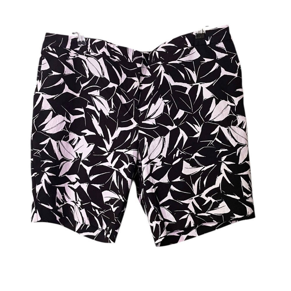 Mario Serrani Monochrome Leaf Pattern Shorts‎